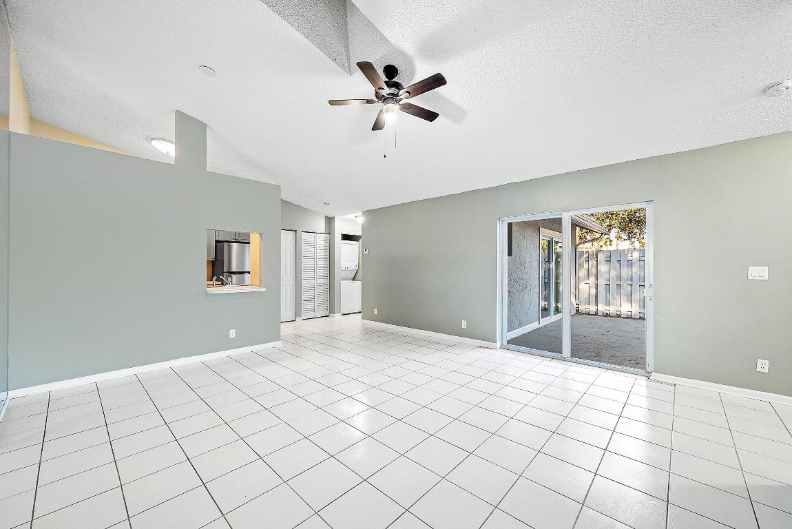 SUGAR POND MANOR OF WELLINGTON - Residential