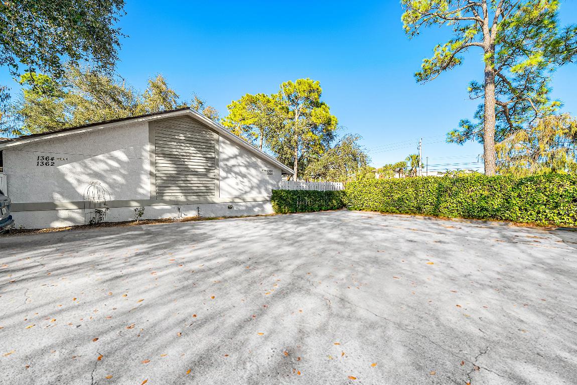 SUGAR POND MANOR OF WELLINGTON - Residential