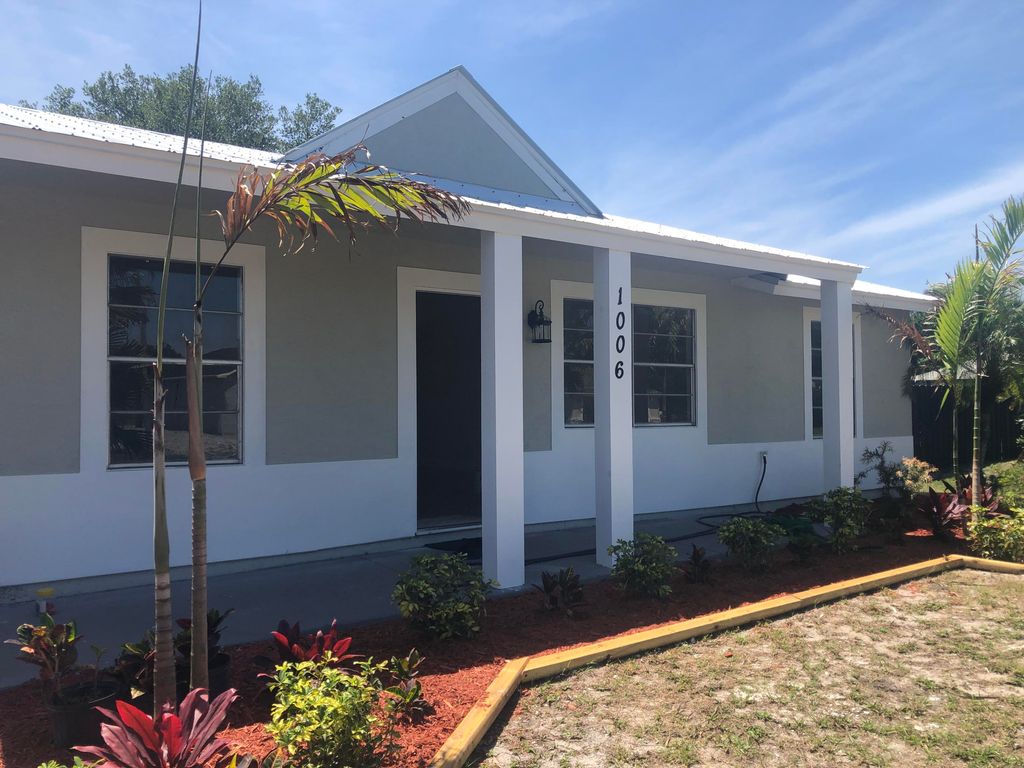 Photo of 1006 SW Estaugh Avenue, Port Saint Lucie, FL 34953 (MLS # R10709945)