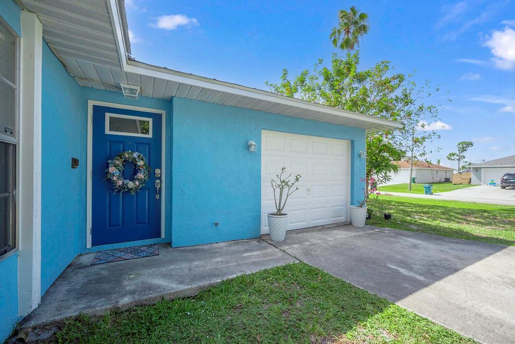 Photo of 771 SE Sweetbay Avenue, Port Saint Lucie, FL 34983 (MLS # R10993405)