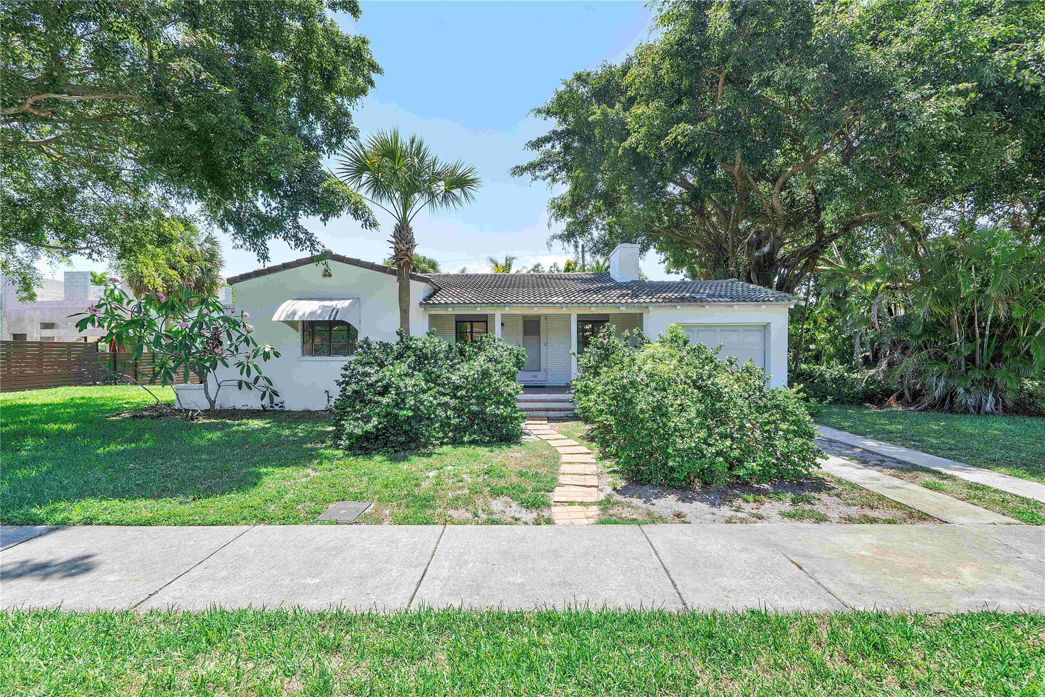 743 N Victoria Park Rd