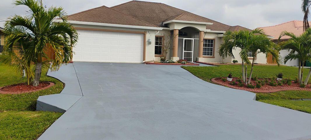 This is a great beautiful family home in a very safe nice neighborhood, great schools, very close with shopping plaza: Publix, Walmart, Bravo Supermarkets and Aldi, and many restaurants and wonderful parks. The asking price is less than the market value. 4 bedrooms, 3 Bathrooms huge patio, 2 car garages huge parking space, and fence all around the yard with irrigation system. very, very good location. Don't miss this great opportunity once in a lifetime.