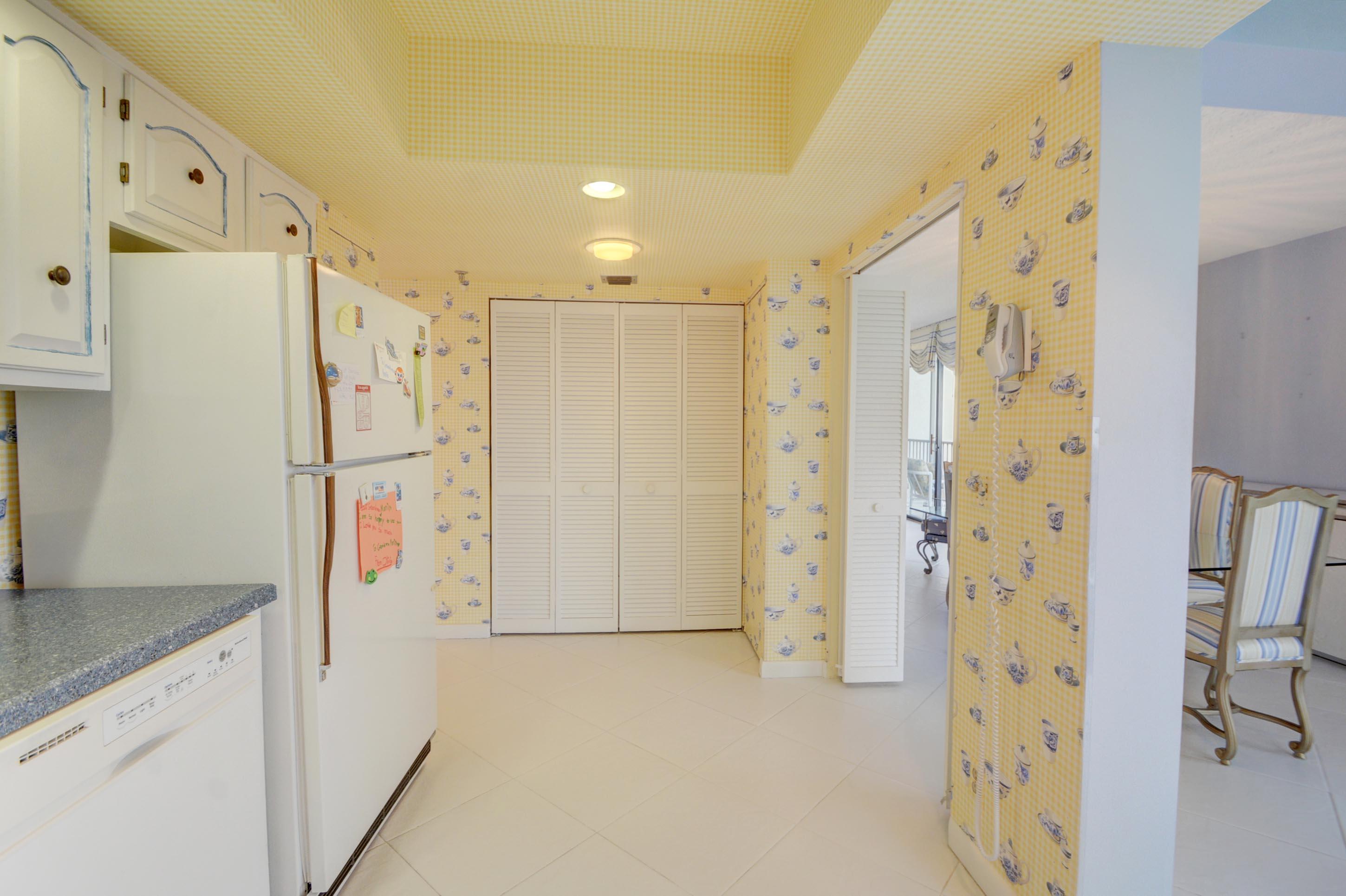 WILLOW WOOD MIDRISE CONDO - Residential