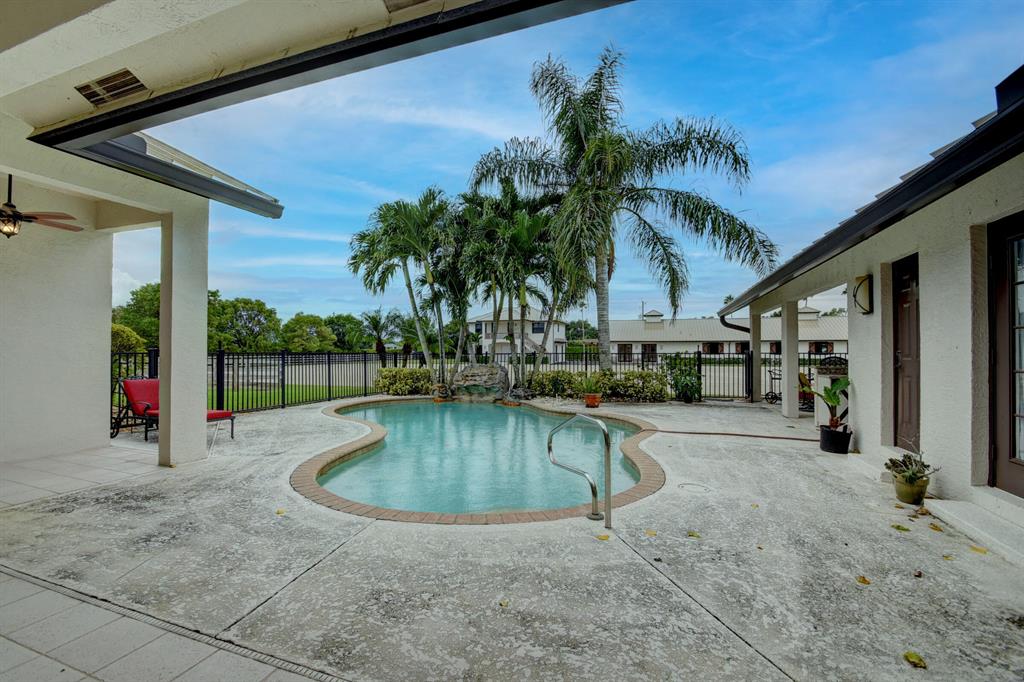 SADDLE TRAIL PARK OF WELL - Residential