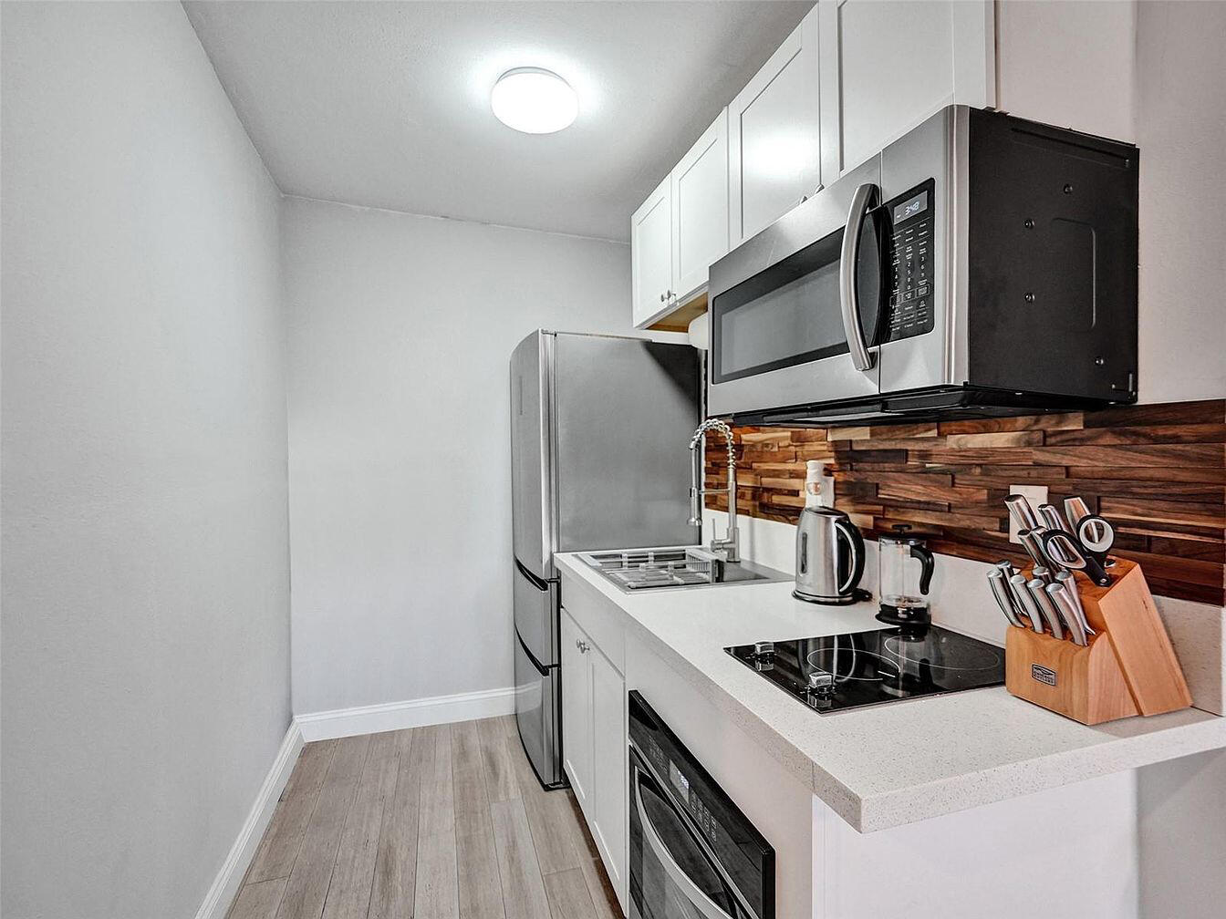 2500 NE 19th Street