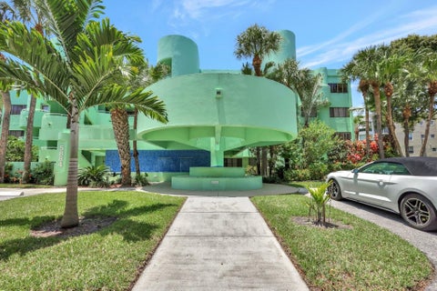 Tiny photo for 5884 Morningstar Circle #201, Delray Beach, FL 33484 (MLS # B26029920)