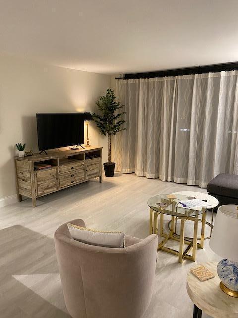 LA PALMA CONDO - Residential Lease