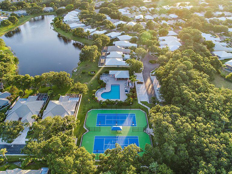 GARDEN OAKS SOUTH - Residential Lease