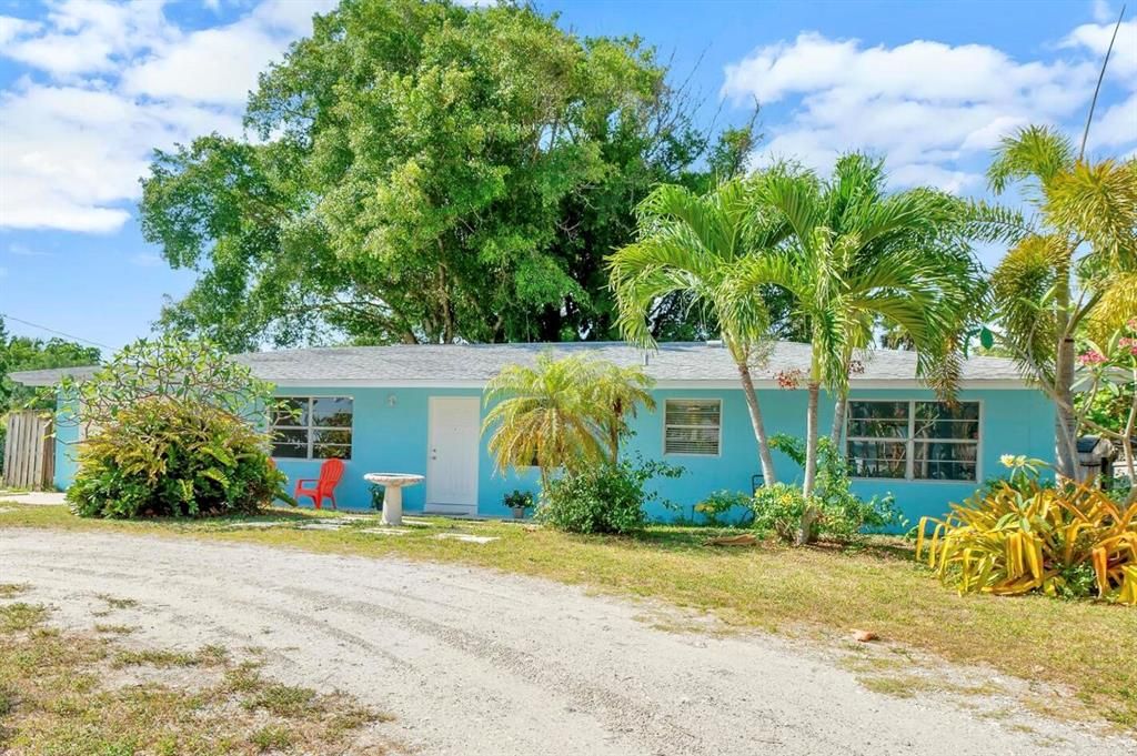Photo of 1912 Mimosa Avenue, Fort Pierce, FL 34949 (MLS # R10798331)