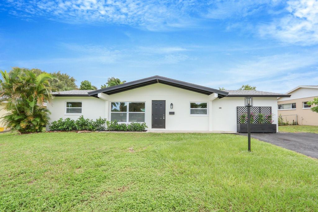 Photo of 3288 Bermuda Road, Palm Beach Gardens, FL 33410 (MLS # R11130400)