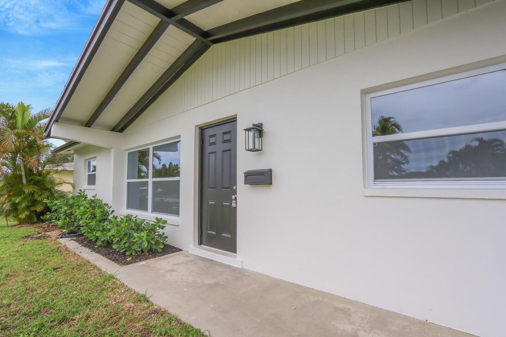 Photo of 3288 Bermuda Road, Palm Beach Gardens, FL 33410 (MLS # R11130400)