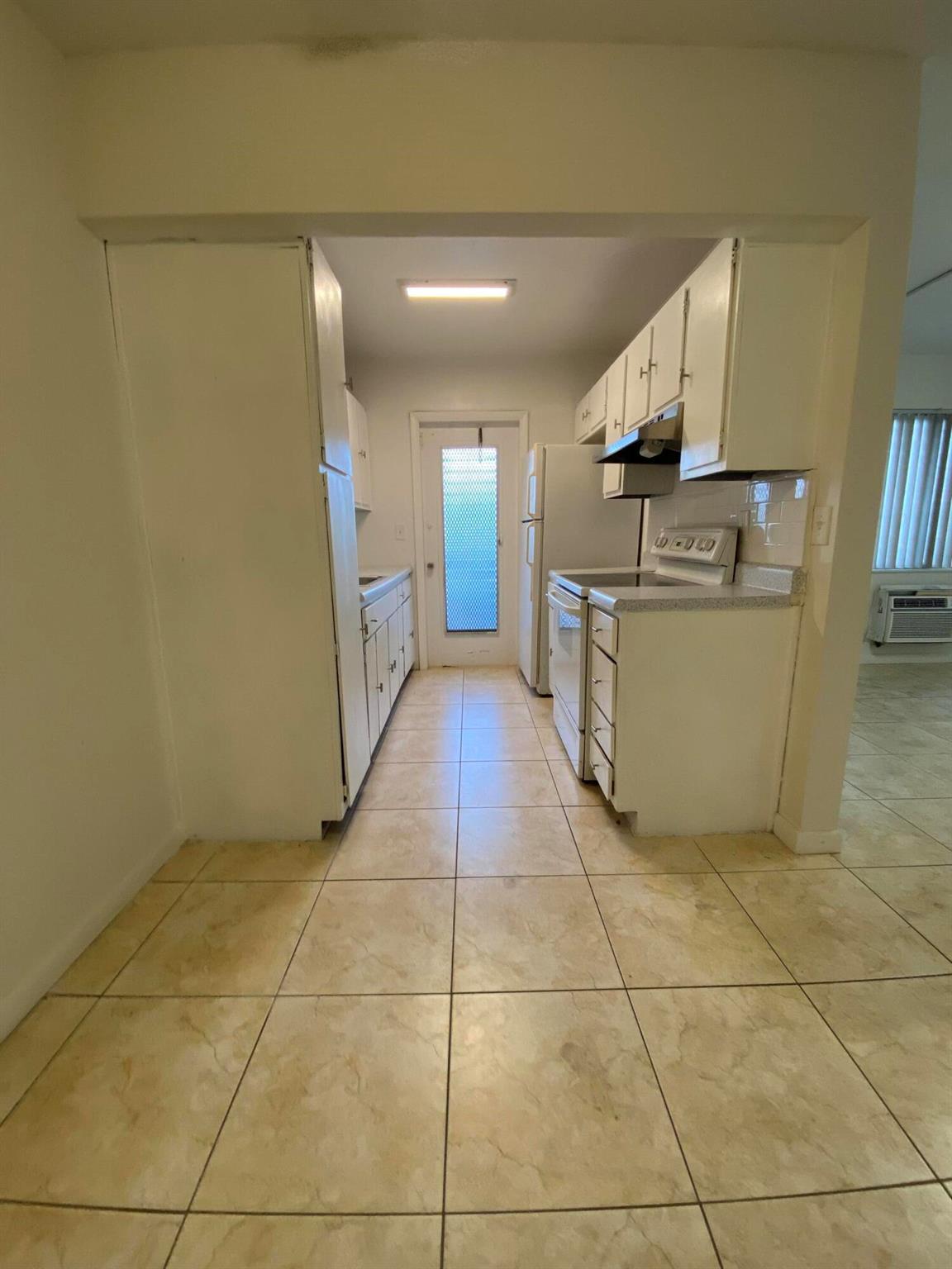 SOUTH SIDE PARK - Residential Lease