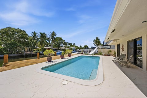 Tiny photo for 370 SE 13th Avenue, Pompano Beach, FL 33060 (MLS # B26047585)