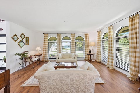 Tiny photo for 370 SE 13th Avenue, Pompano Beach, FL 33060 (MLS # B26047585)