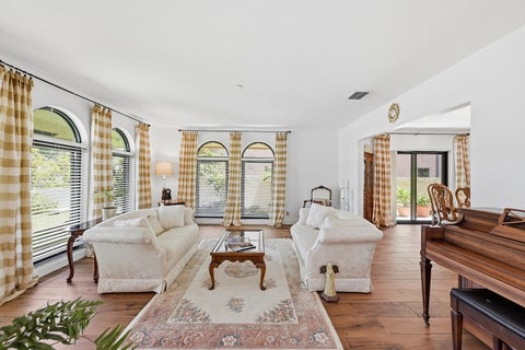 Tiny photo for 370 SE 13th Avenue, Pompano Beach, FL 33060 (MLS # B26047585)