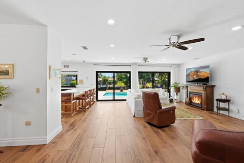 Tiny photo for 370 SE 13th Avenue, Pompano Beach, FL 33060 (MLS # B26047585)