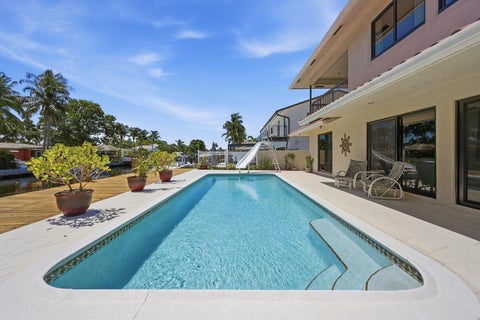 Tiny photo for 370 SE 13th Avenue, Pompano Beach, FL 33060 (MLS # B26047585)