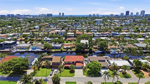 Tiny photo for 370 SE 13th Avenue, Pompano Beach, FL 33060 (MLS # B26047585)