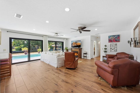 Tiny photo for 370 SE 13th Avenue, Pompano Beach, FL 33060 (MLS # B26047585)