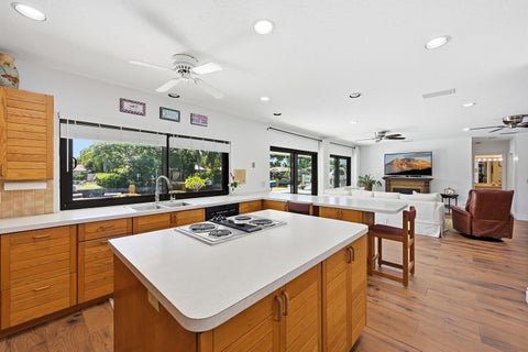 Tiny photo for 370 SE 13th Avenue, Pompano Beach, FL 33060 (MLS # B26047585)