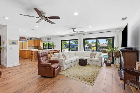 Tiny photo for 370 SE 13th Avenue, Pompano Beach, FL 33060 (MLS # B26047585)