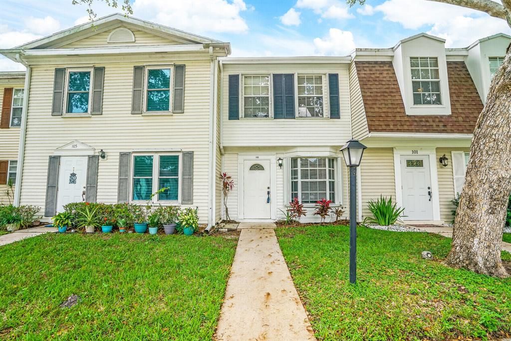 Photo of 103 Old English Court, Jupiter, FL 33458 (MLS # R10875541)