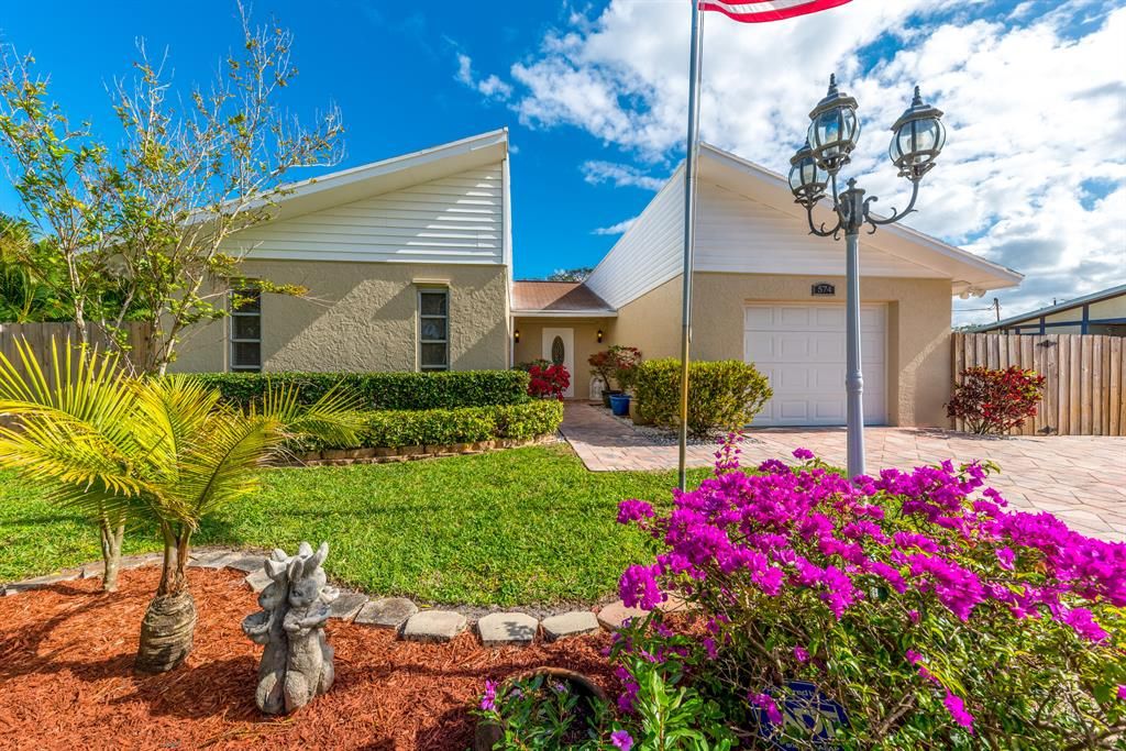 Photo of 574 SE Brookside Terrace, Port Saint Lucie, FL 34953 (MLS # R10698565)