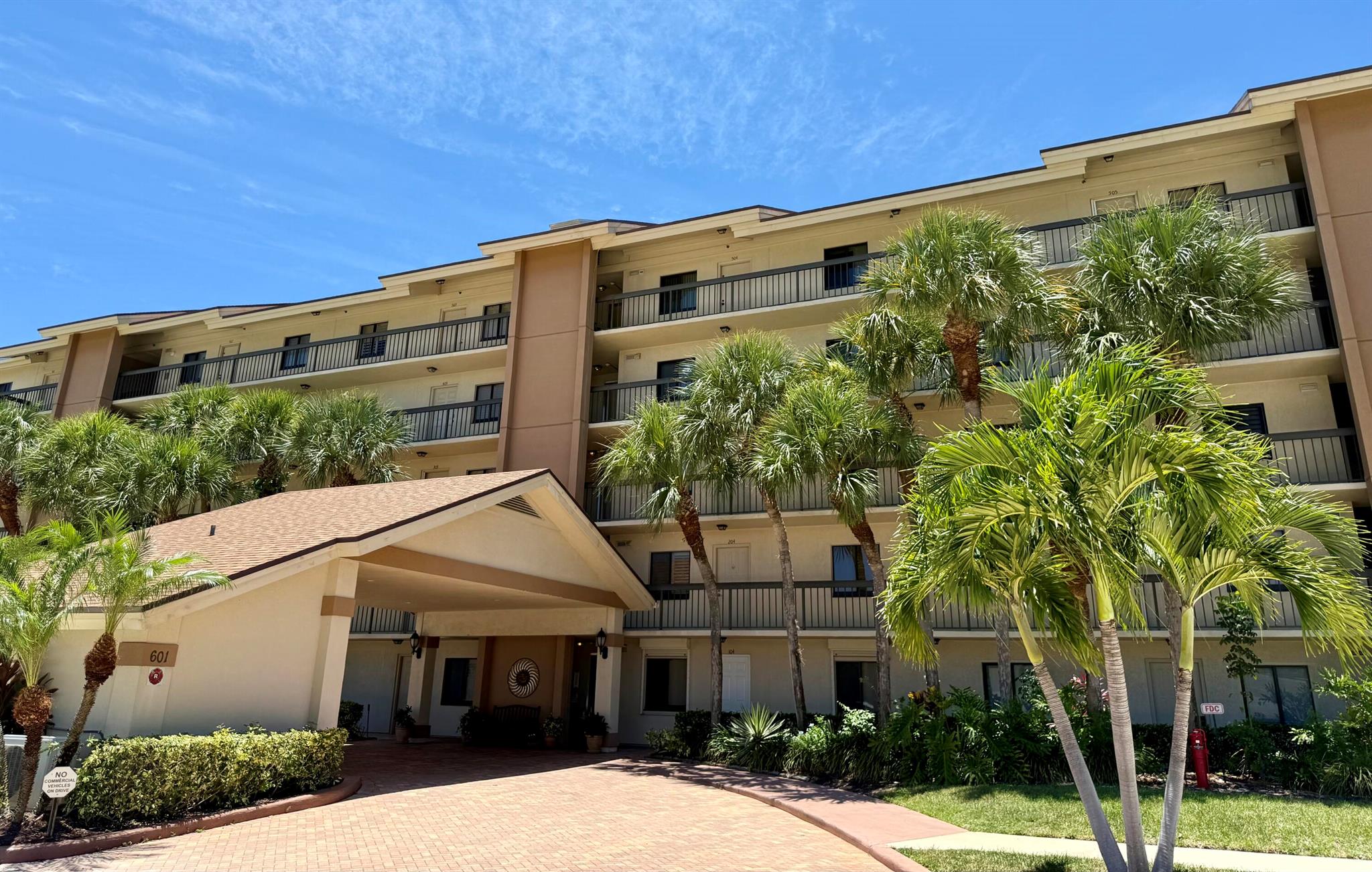 601 Seafarer Circle 504