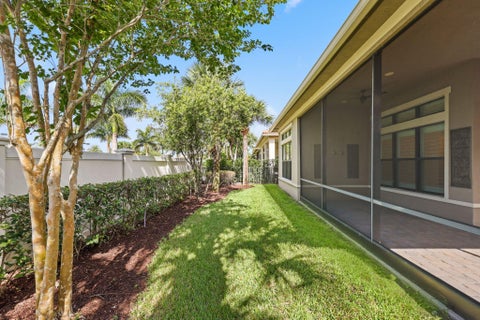 Tiny photo for 12100 Kalmar Circle S, Parkland, FL 33076 (MLS # B26048095)
