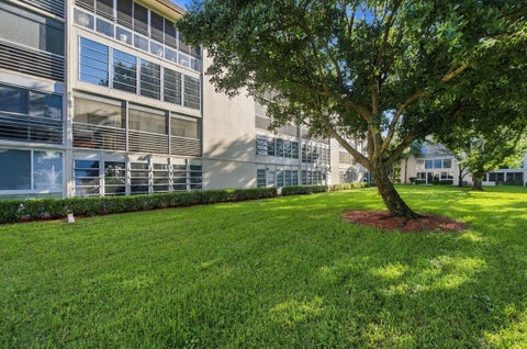 Tiny photo for 2305 LUCAYA Lane #E4, Coconut Creek, FL 33066 (MLS # B26085114)