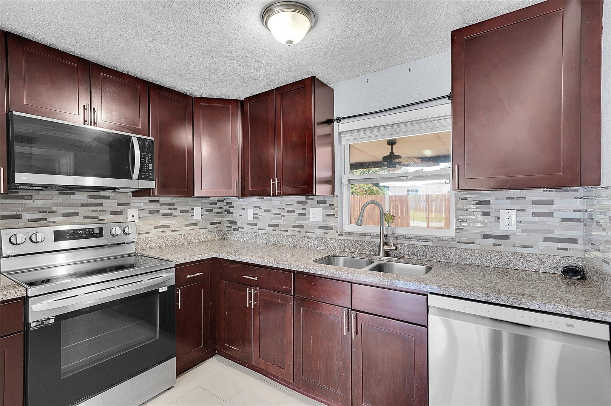 Cresthaven 5 40-4 B - Residential