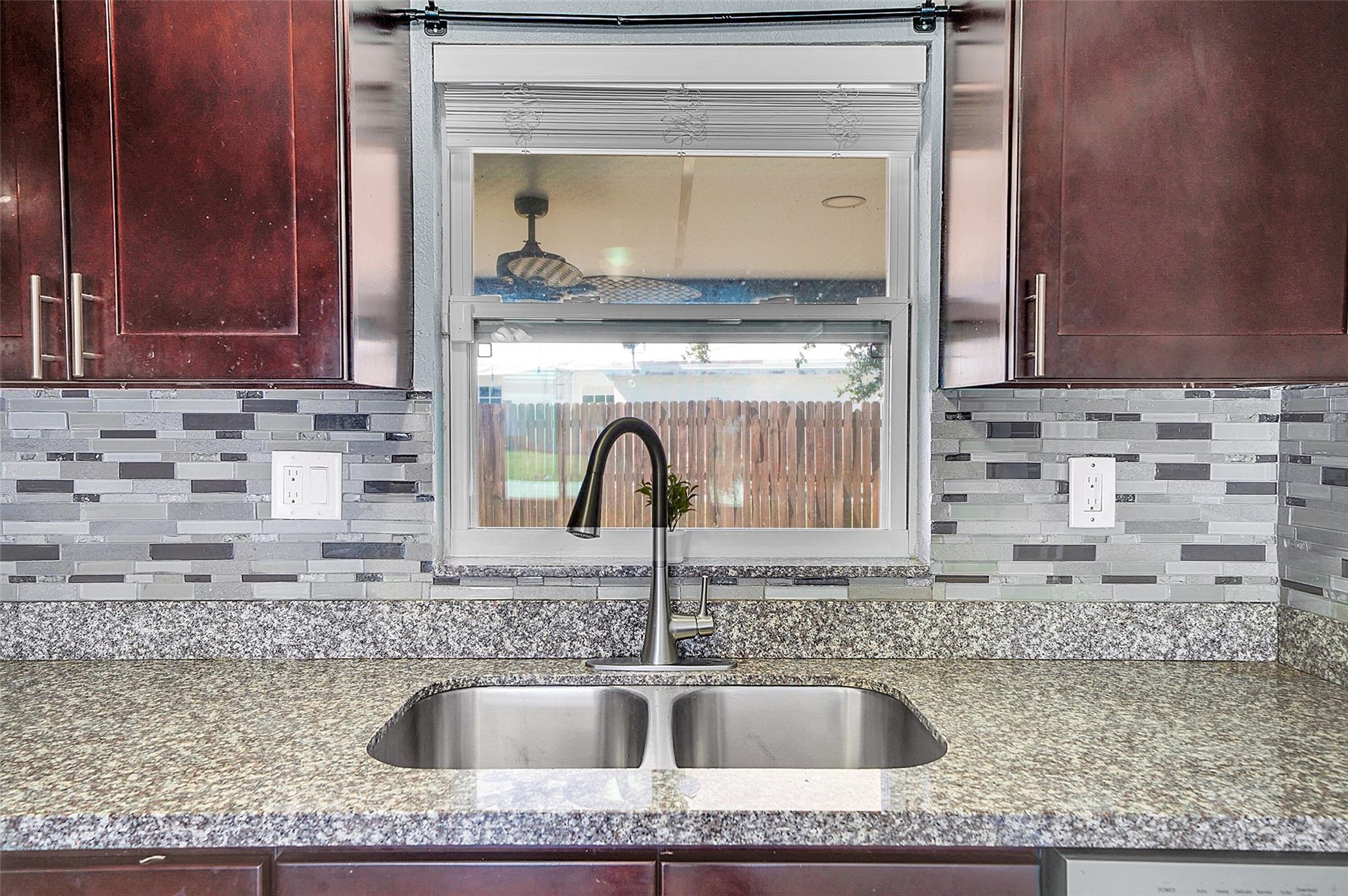 Cresthaven 5 40-4 B - Residential