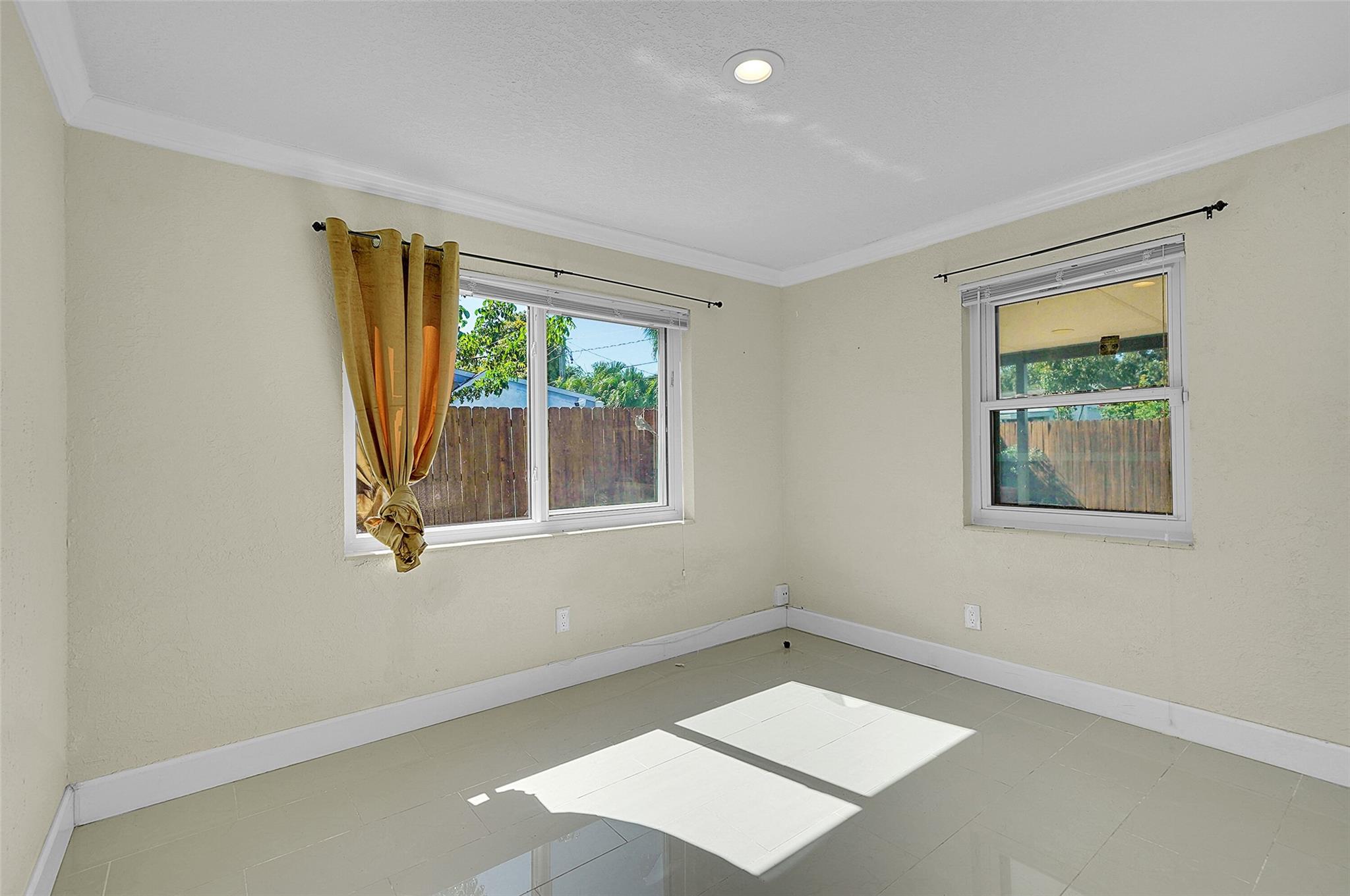 Cresthaven 5 40-4 B - Residential