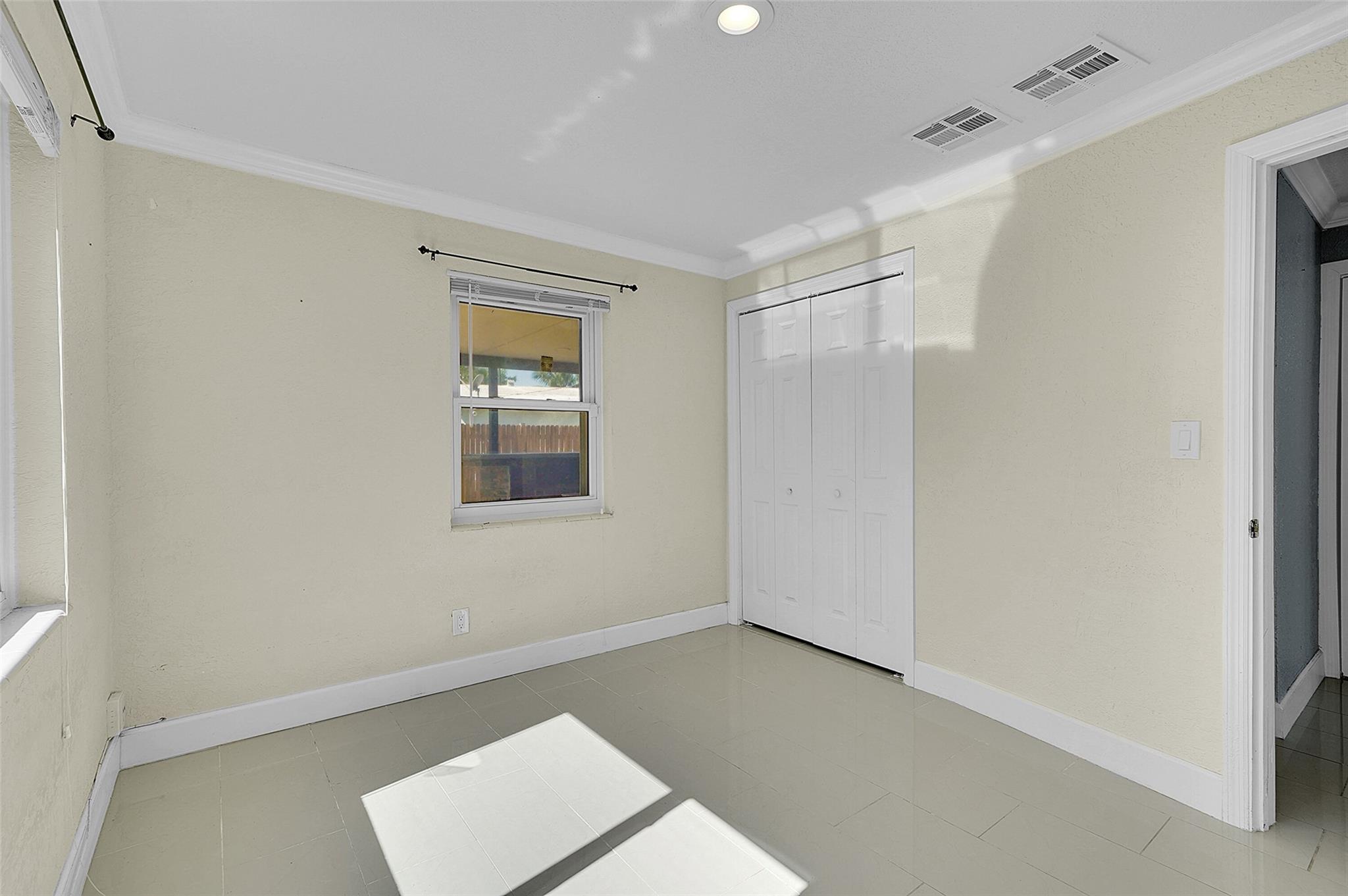 Cresthaven 5 40-4 B - Residential