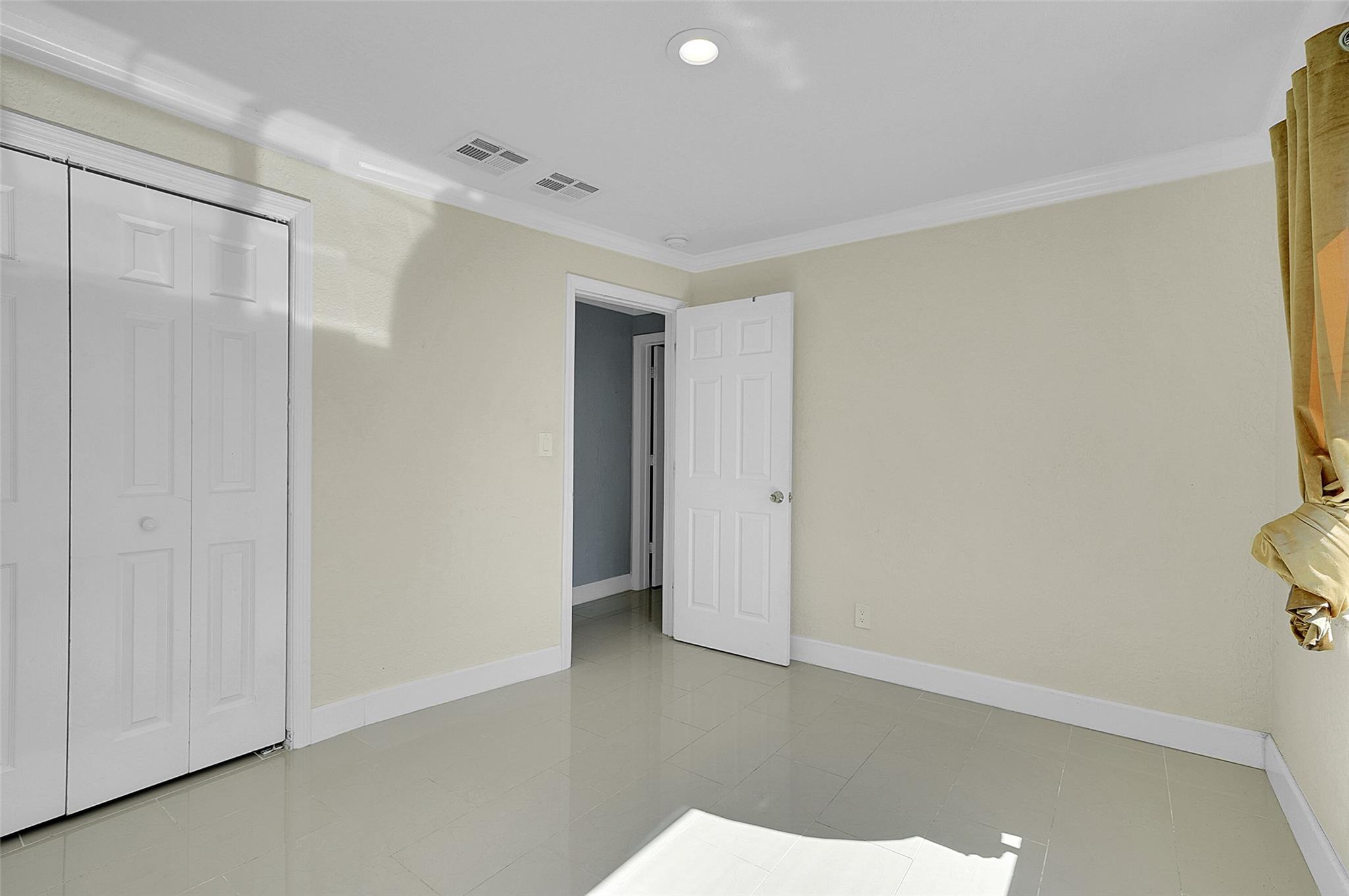 Cresthaven 5 40-4 B - Residential