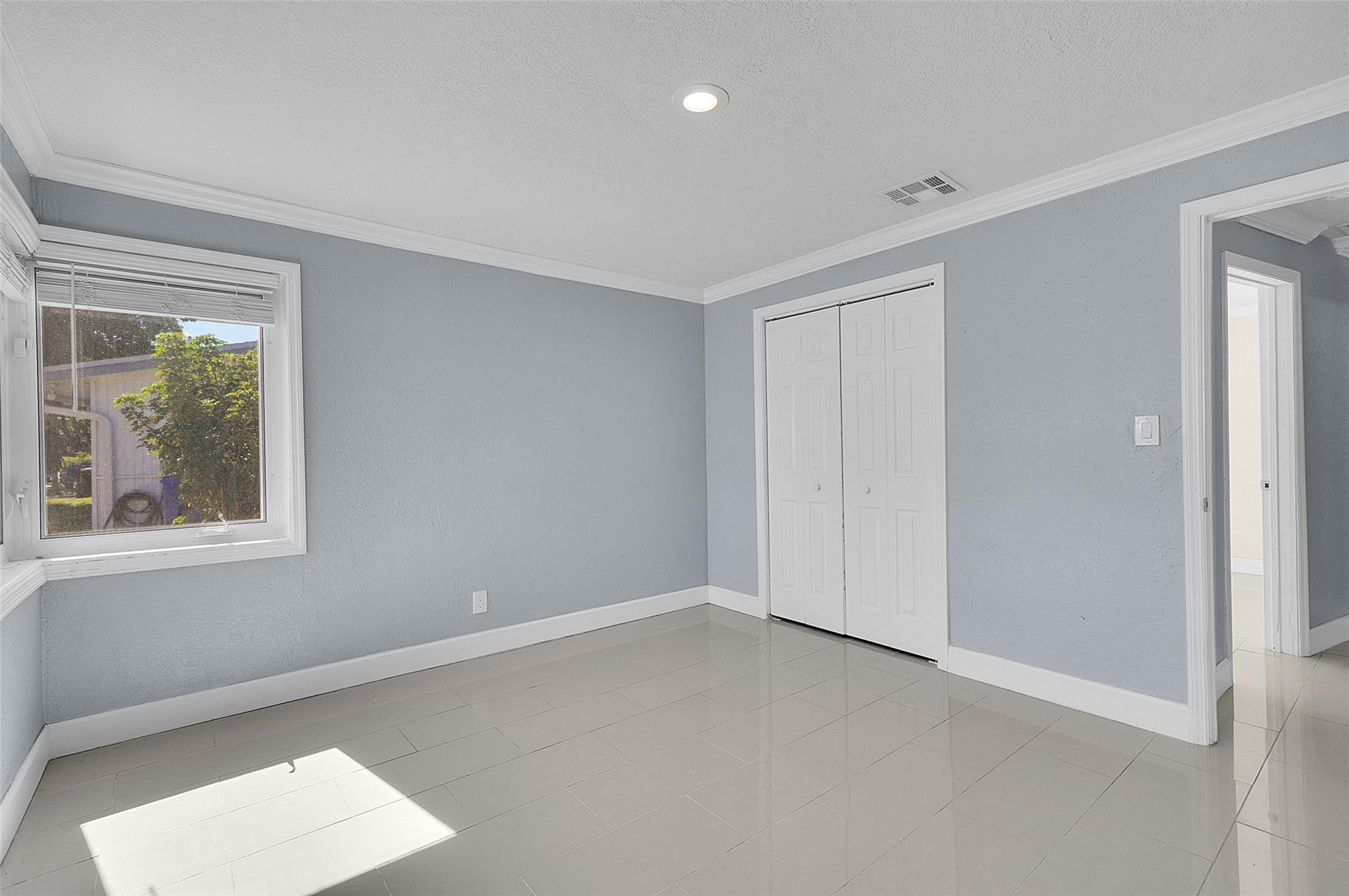 Cresthaven 5 40-4 B - Residential