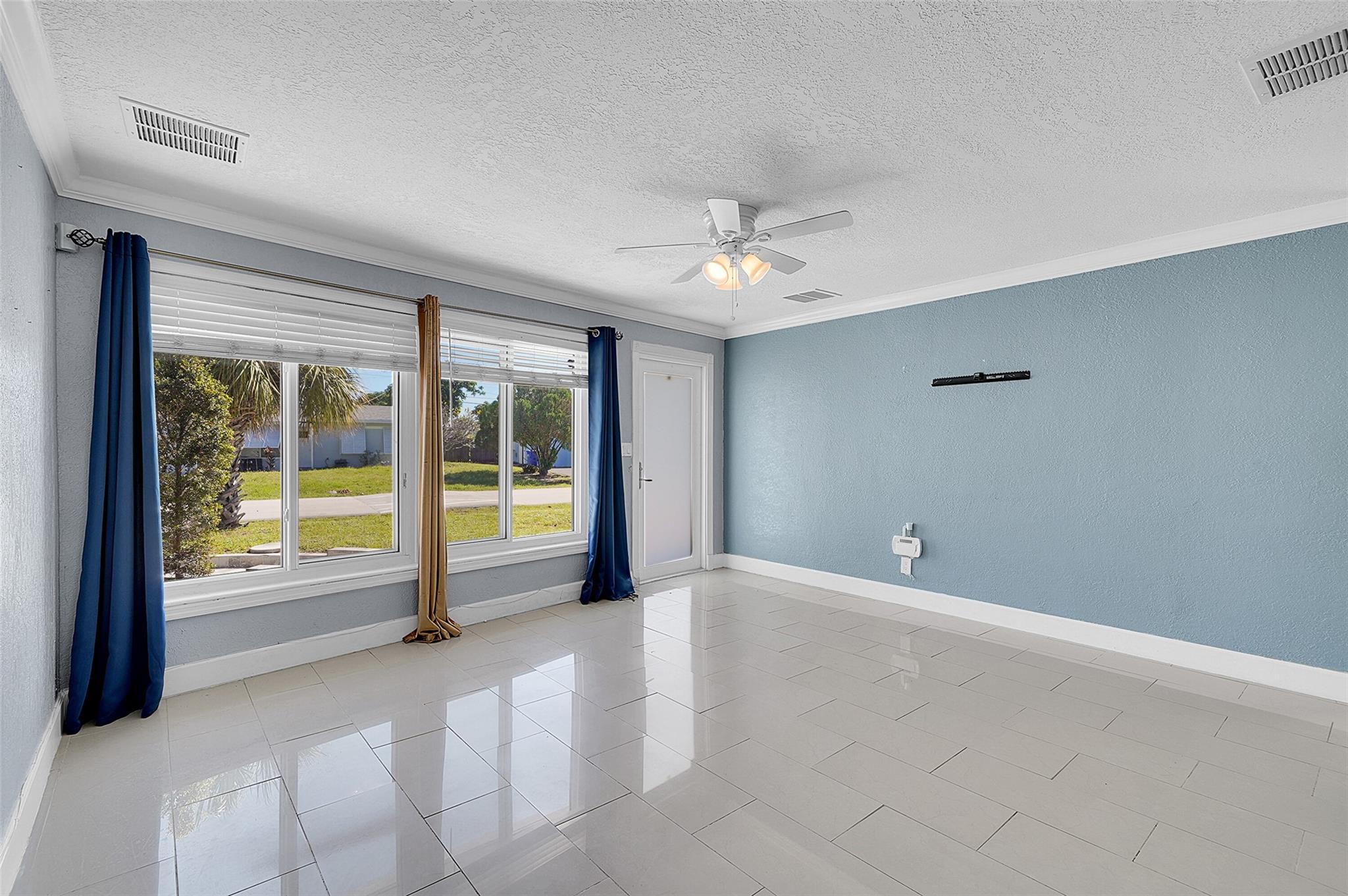 Cresthaven 5 40-4 B - Residential