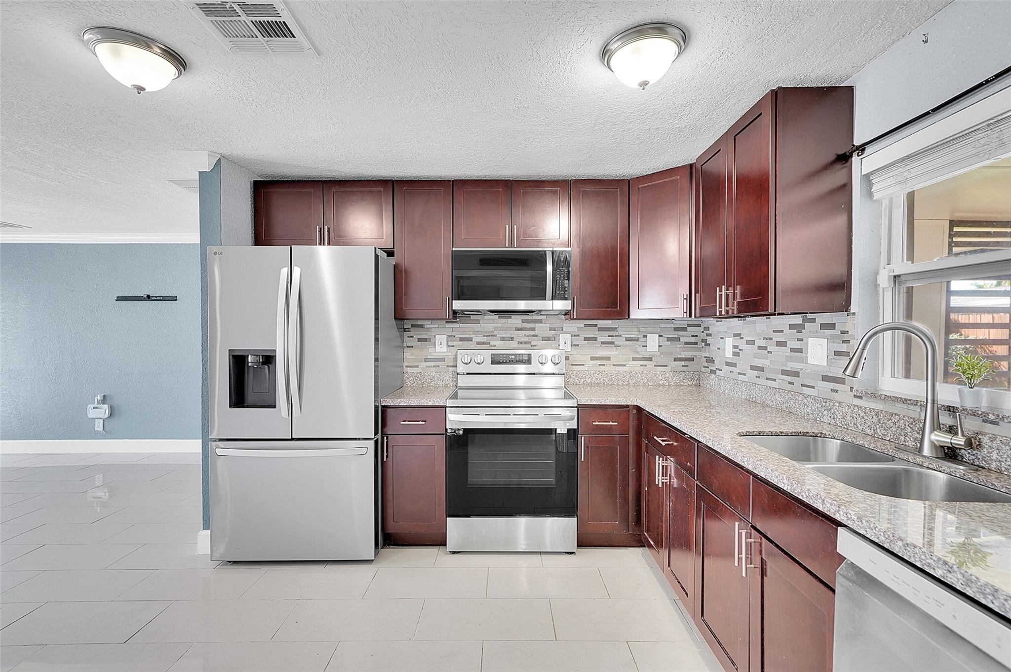 Cresthaven 5 40-4 B - Residential