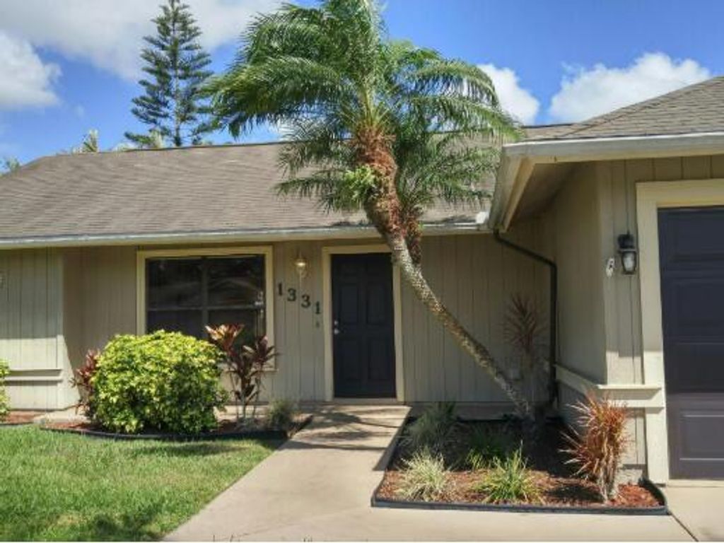 Photo of 1331 SW Bellevue Avenue, Port Saint Lucie, FL 34953 (MLS # B26011902)