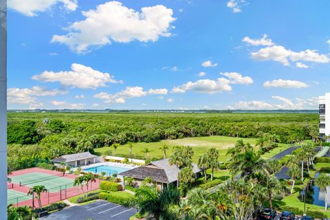 A home in Hutchinson Island