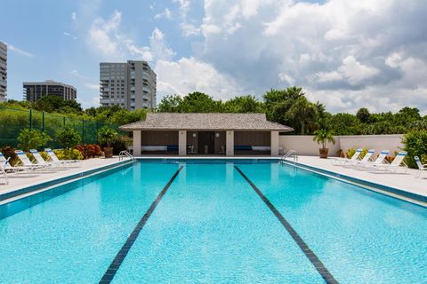 A home in Hutchinson Island