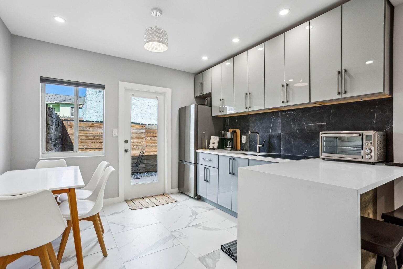 DELRAY TOWN OF - Residential Lease
