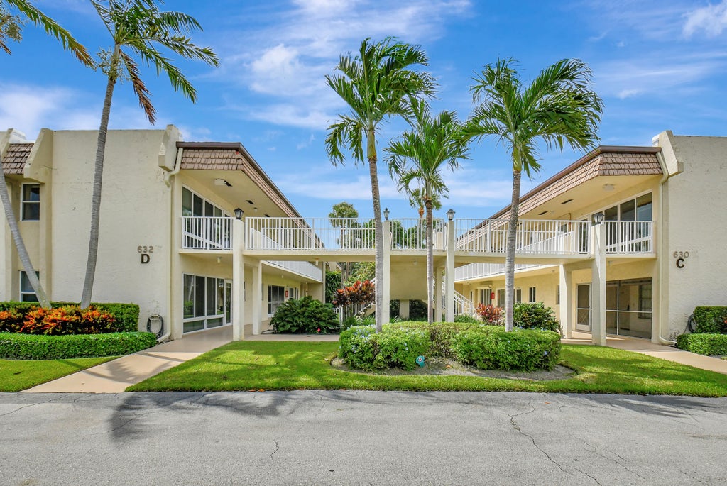 Photo of 632 SNUG HARBOR Drive #D13, Boynton Beach, FL 33435 (MLS # B26093782)