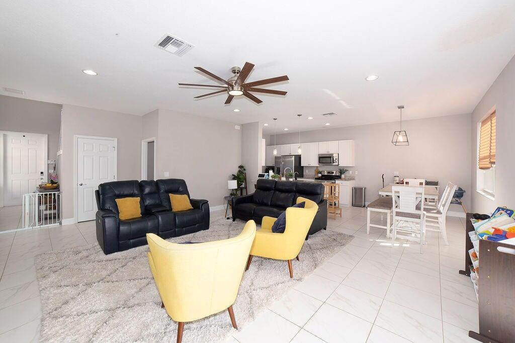 VIZCAYA FALLS PLAT 2 - Residential Lease