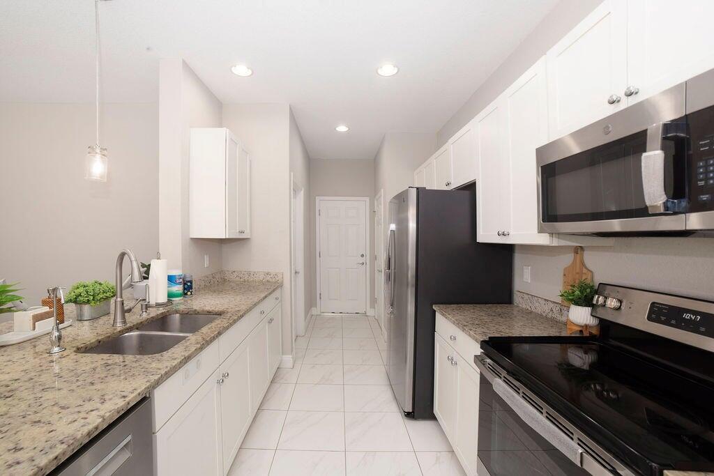 VIZCAYA FALLS PLAT 2 - Residential Lease