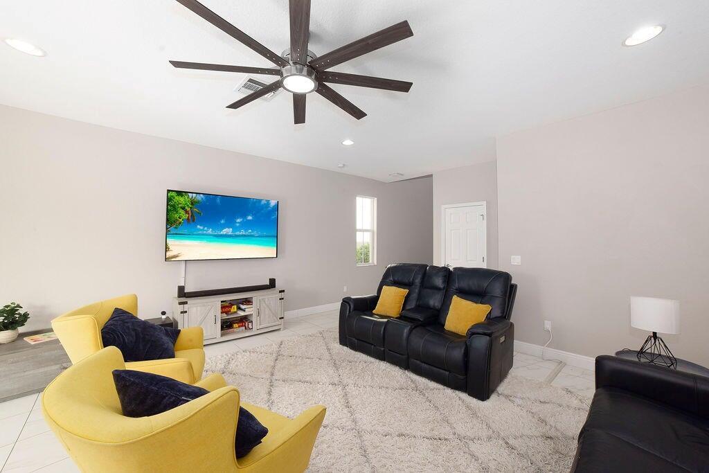 VIZCAYA FALLS PLAT 2 - Residential Lease