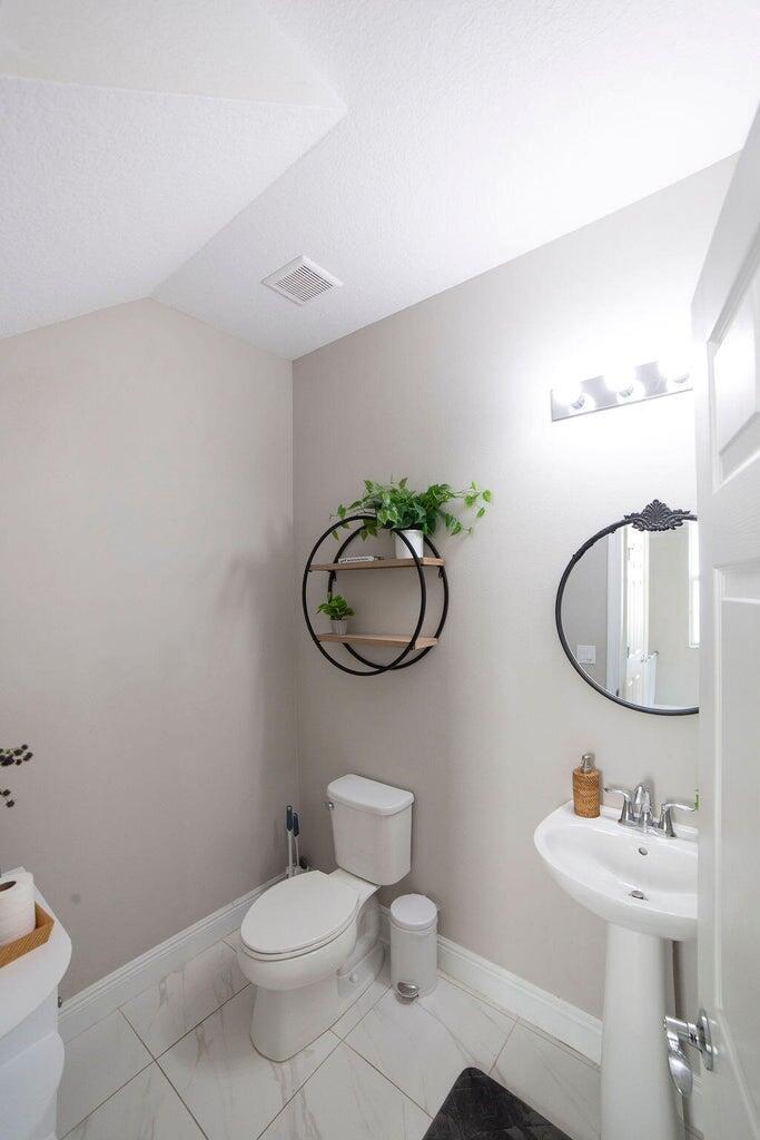 VIZCAYA FALLS PLAT 2 - Residential Lease