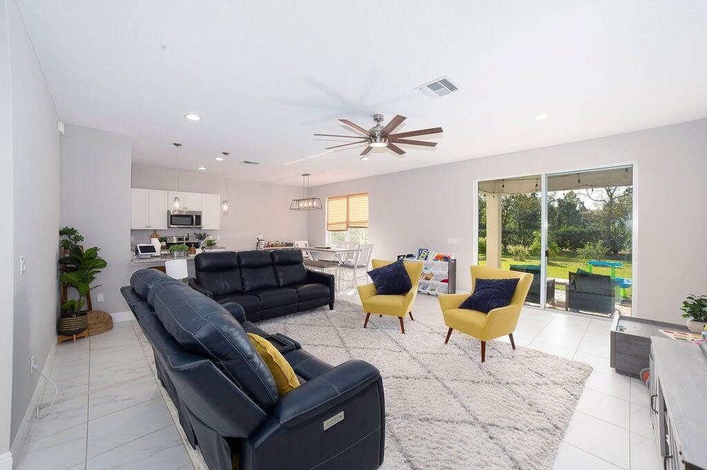 VIZCAYA FALLS PLAT 2 - Residential Lease