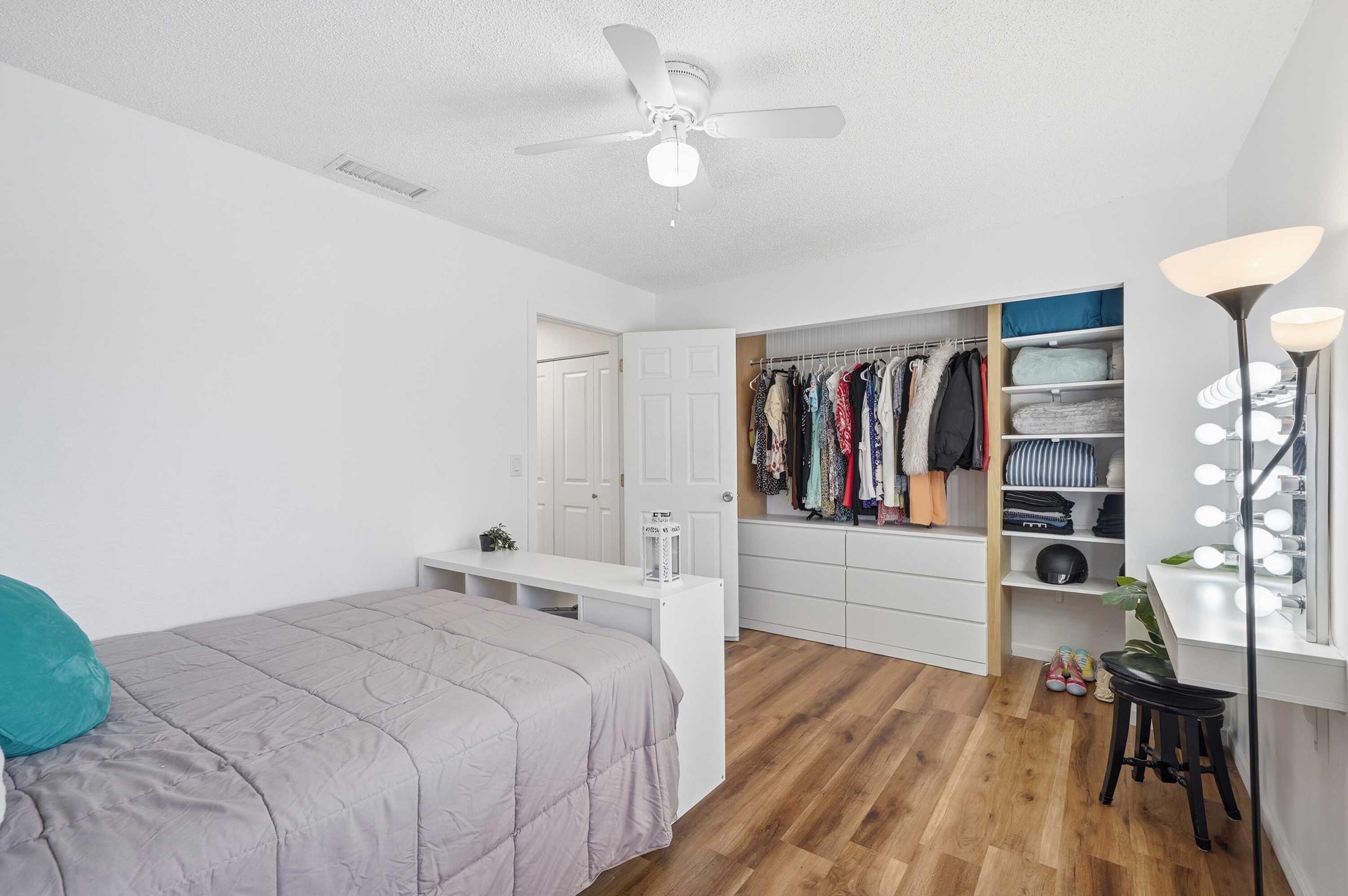 COUNTRY SQUIRE TOWNHOMES - Residential