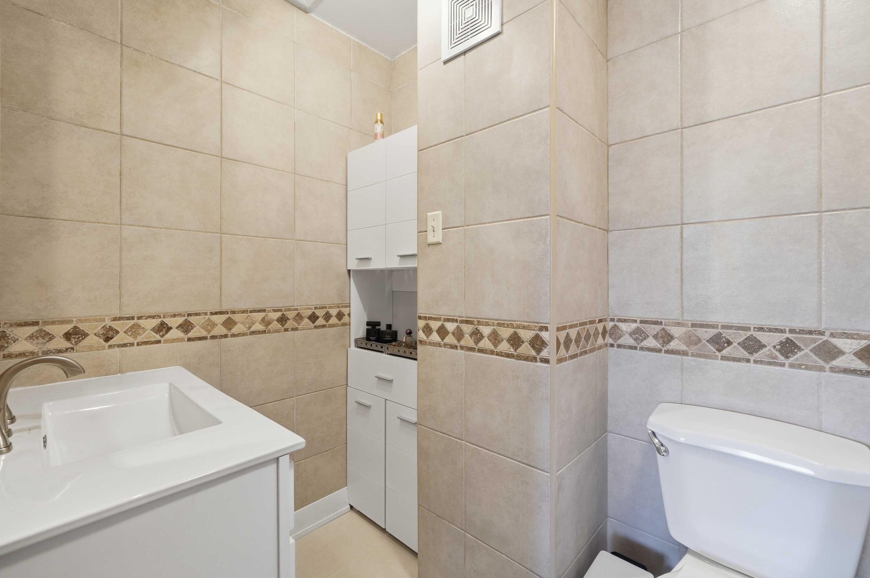 COUNTRY SQUIRE TOWNHOMES - Residential